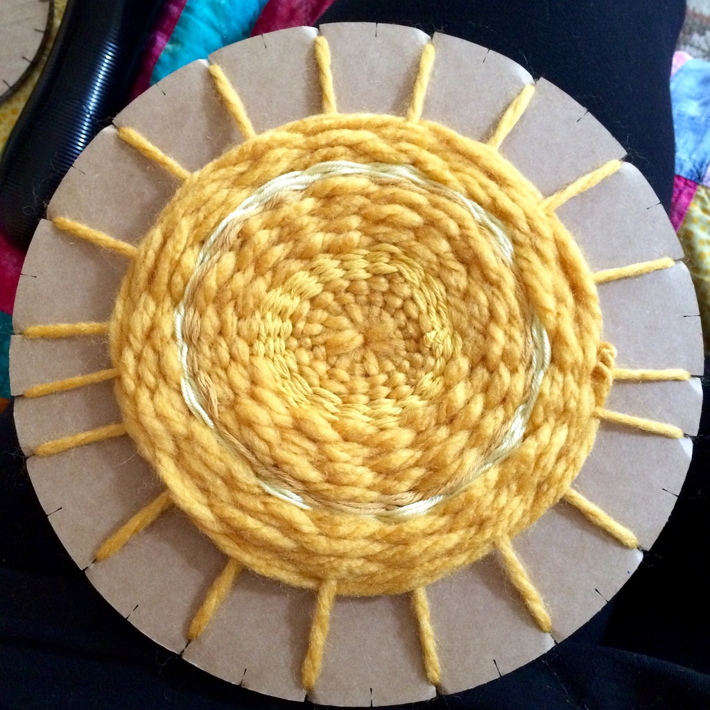 1001 Woven Wheels (Paper Village Project) Colourful Minds