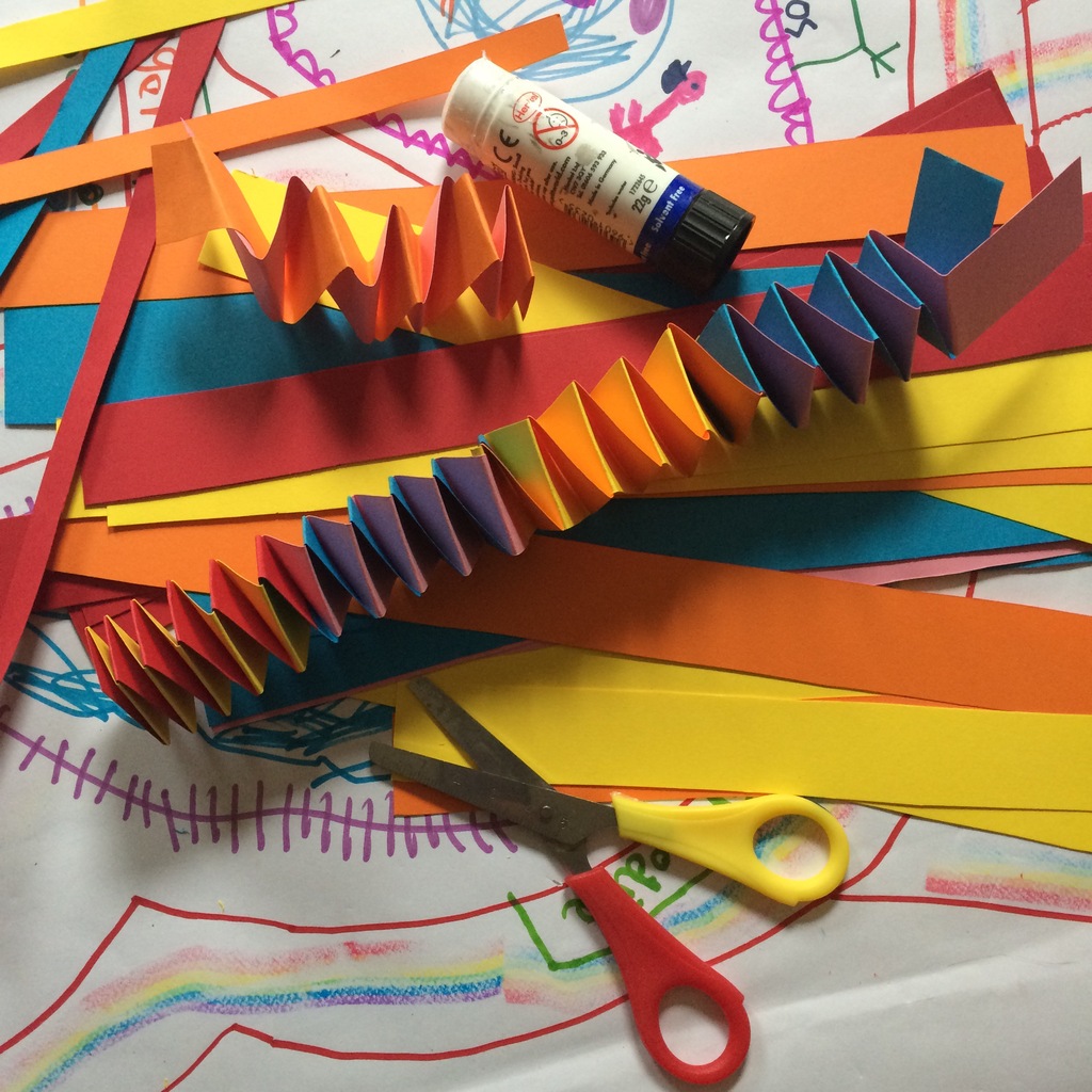 Accordion Paper Chains | Colourful Minds